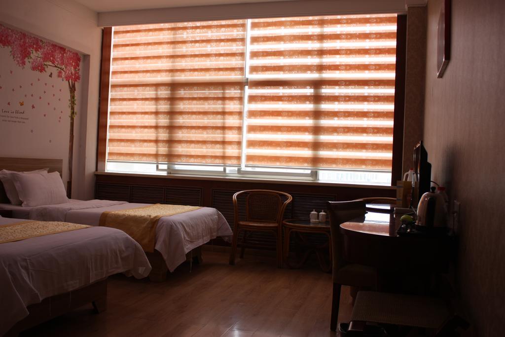Qingdao Hongyun Jiahe Business Hotel Екстериор снимка